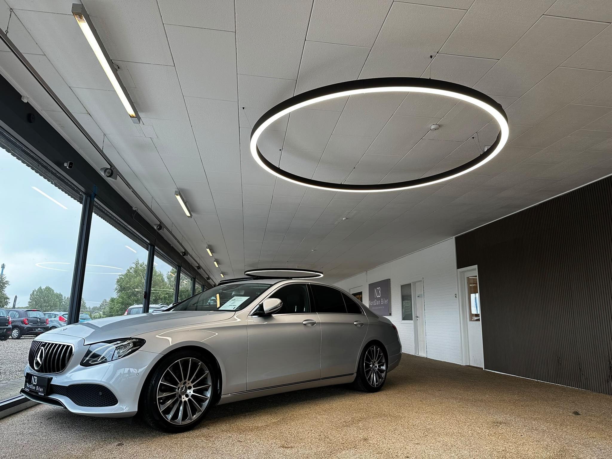 Belysning i showroom for bilforhandler